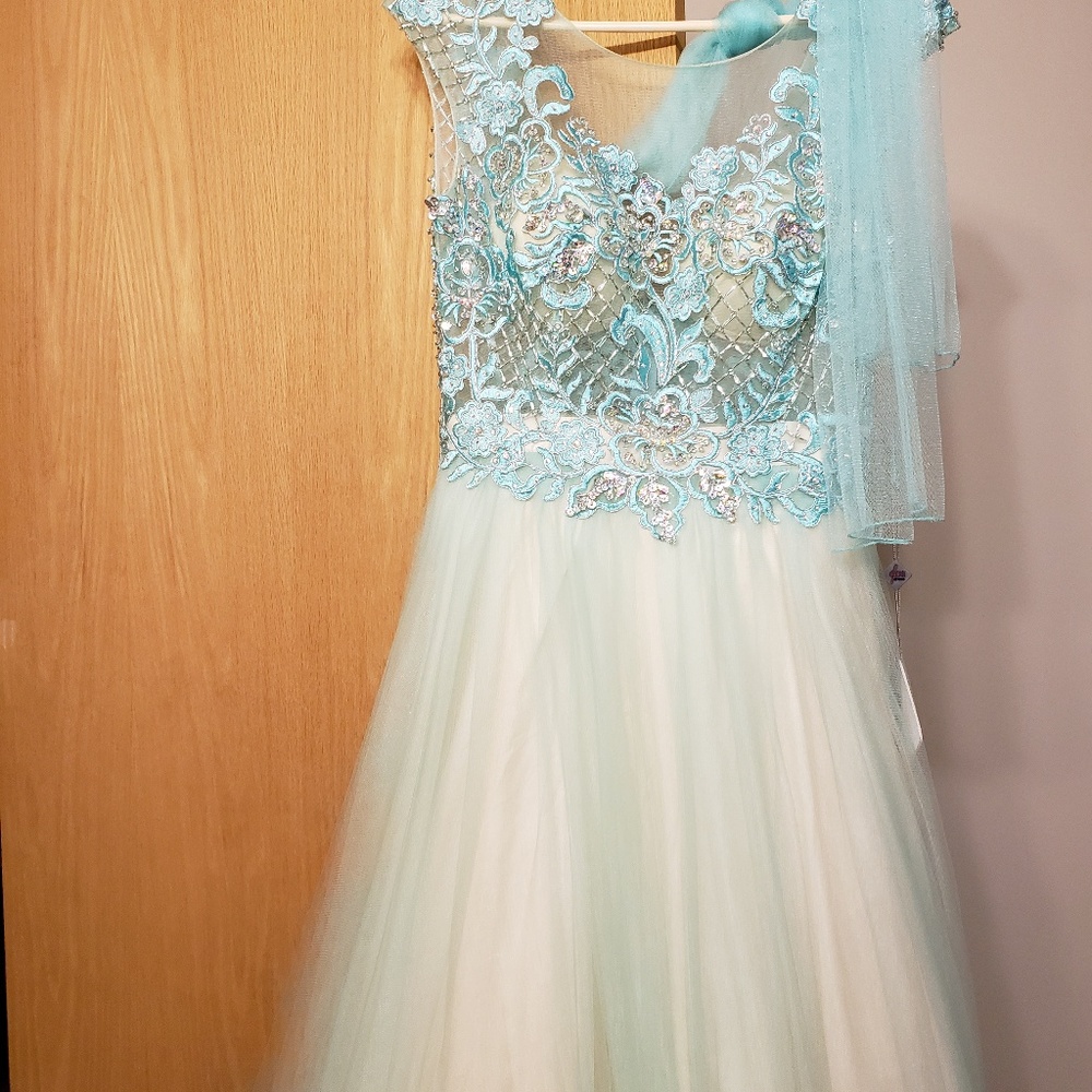 Prom - Picture 2 of 2